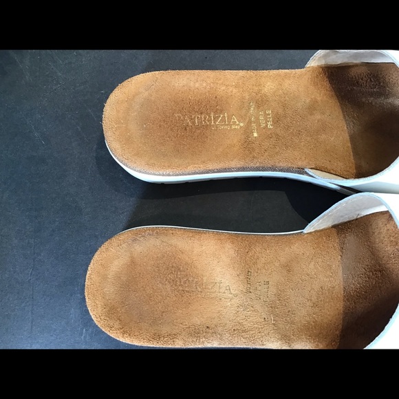 PATRIZIA BY SPRING STEP WHT LEATHER SLIDES SZ 11 - Picture 7 of 10